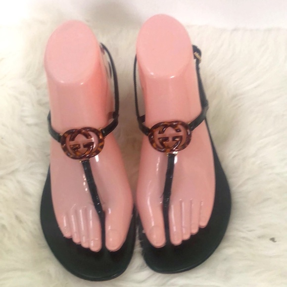 Gucci Women's Black Leather Buckle Kitten Heel Thong Sandals Size 8 B   W/ Coa - Picture 1 of 11